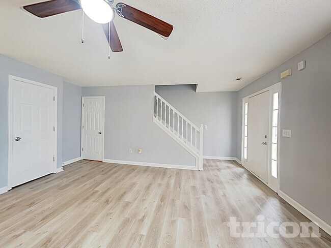 Foto del edificio - 5950 Waggoner Ct