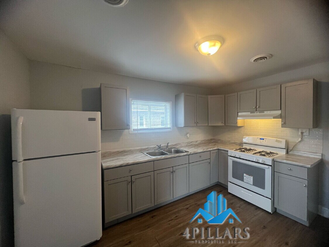 Foto principal - 1120 W 150th St