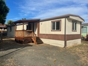 Building Photo - 565 NW Plateau Dr