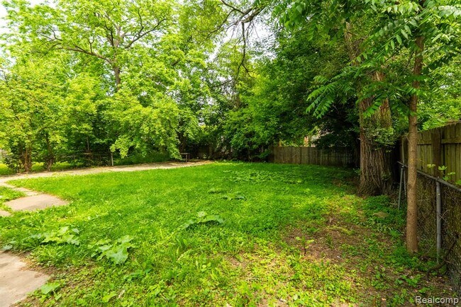 Foto del edificio - 12702 Kelly Rd
