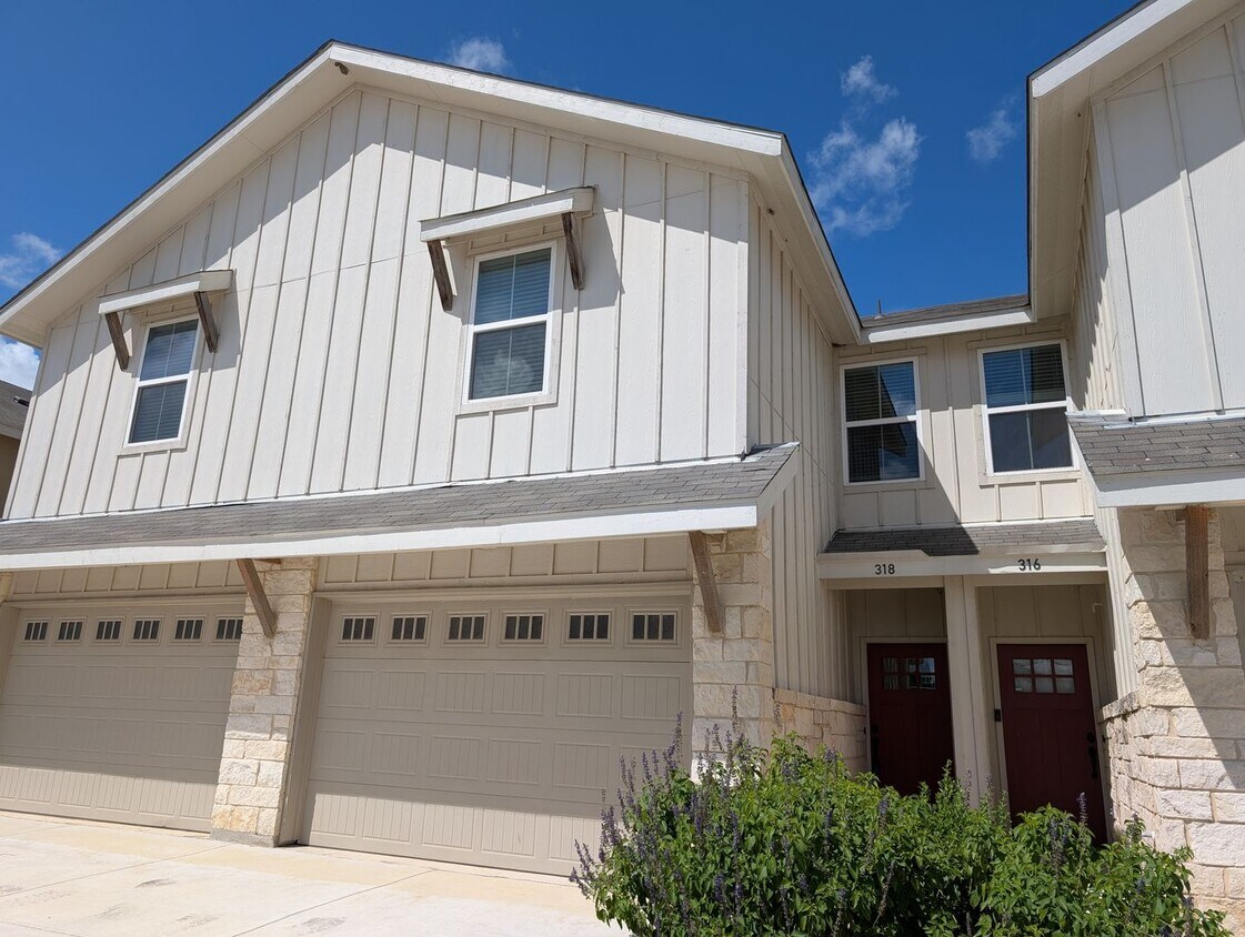Foto principal - 1 MONTH FREE RENT / Close to HWY for Commu...