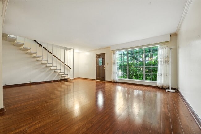 Building Photo - 3108 Vossdale Rd