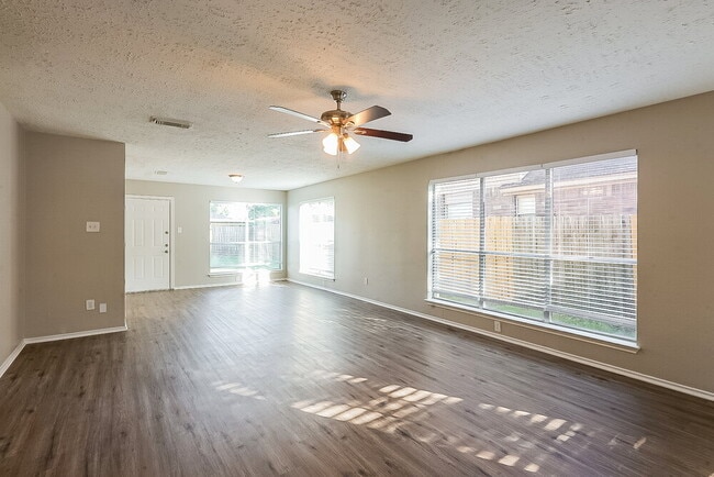Foto del edificio - 1909 Wildwood Ridge Dr
