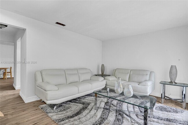 Foto del edificio - 2790 NW 196th St
