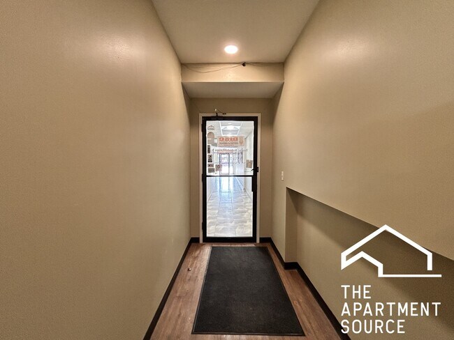 Building Photo - 4956 W Irving Park Rd