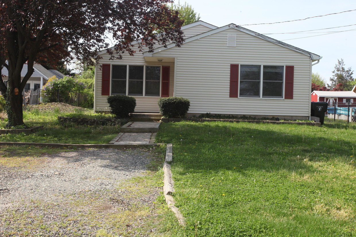 Primary Photo - 68 Highland Ave