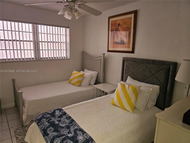 Building Photo - 215 SE 3rd Ave