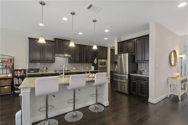 Building Photo - Stunning 2-story 4 bedroom - Available ear...