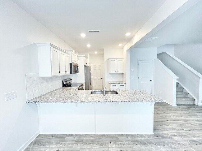 Foto del edificio - 3 br Paired Home minutes from I-77 and I-40 Tour today! MOVE IN SPECIAL