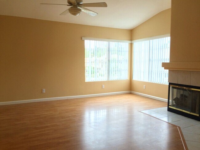 Foto del edificio - 2 Bd, 2 Ba in Aliso Viejo