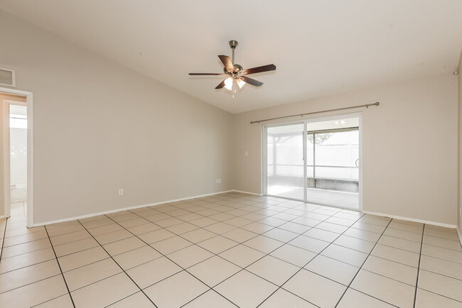 Building Photo - 908 Pine Ridge Cir E