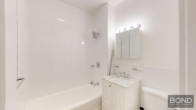 Foto del edificio - 147 E 72nd St