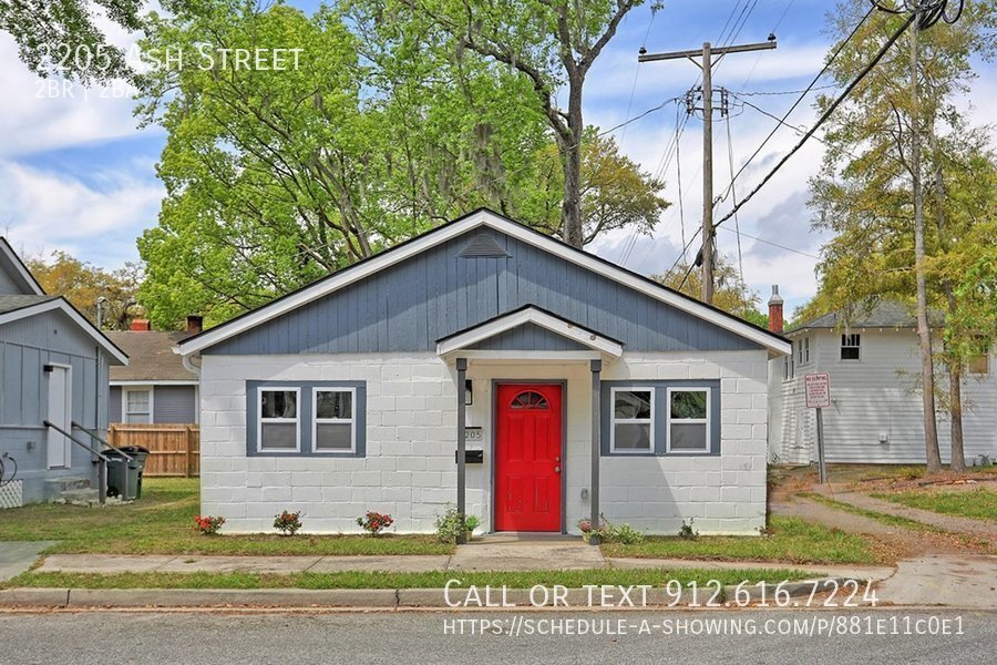 Primary Photo - Beautifully Renovated 2 Bed, 2 Bath House ...