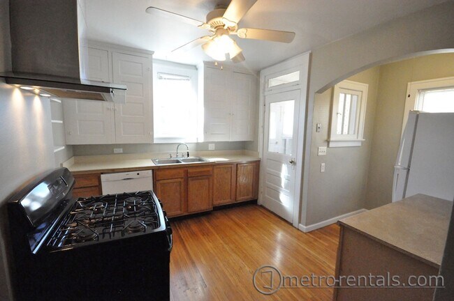 Foto del edificio - 63-65 E Como Avenue