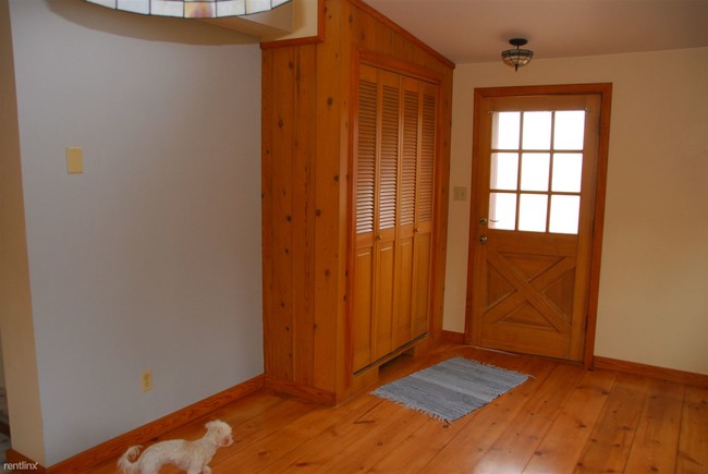 Building Photo - 3 br, 1 bath House - 9150 SE 56th Ave