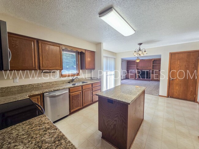 Building Photo - 1104 Prairie View Dr