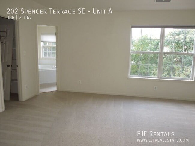 Foto del edificio - 202 Spencer Terrace SE