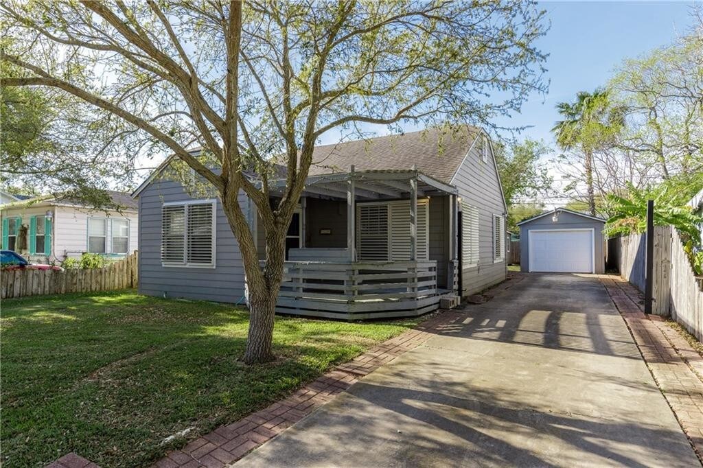 Primary Photo - 424 Texas Ave