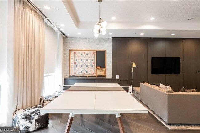 Foto del edificio - 325 W Paces Ferry Rd NW