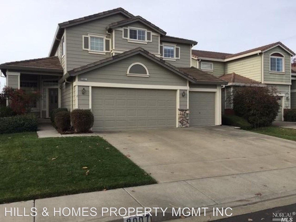 Primary Photo - 4 br, 2.5 bath House - 8007 MAMMOTH DRIVE