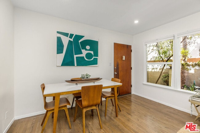 Foto del edificio - 2115 Ocean Park Blvd