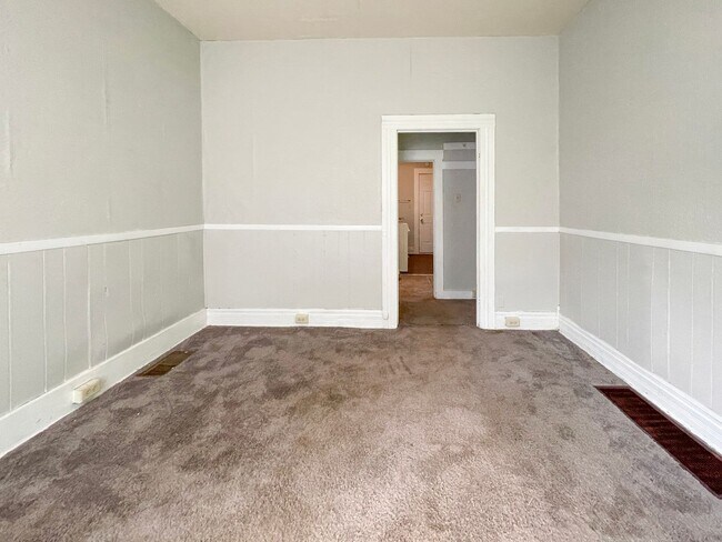 Building Photo - 826 W Ashland Ave