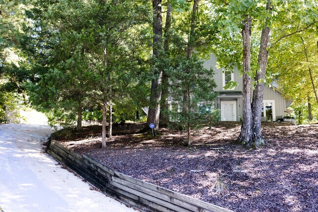 Building Photo - 14 Sandstone Ridge Dr
