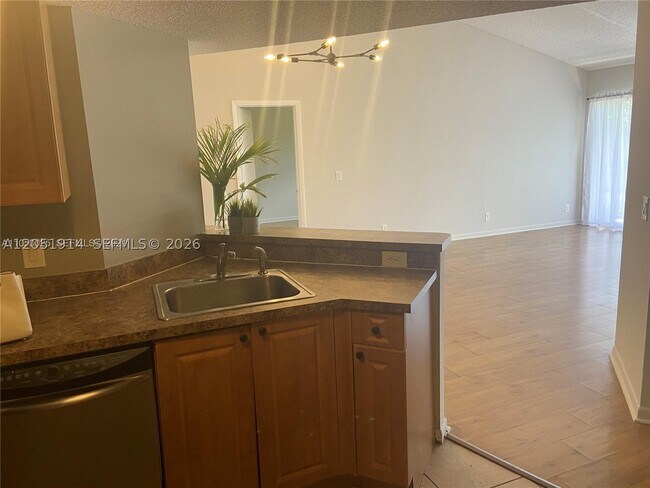 Foto del edificio - 8871 Wiles Rd