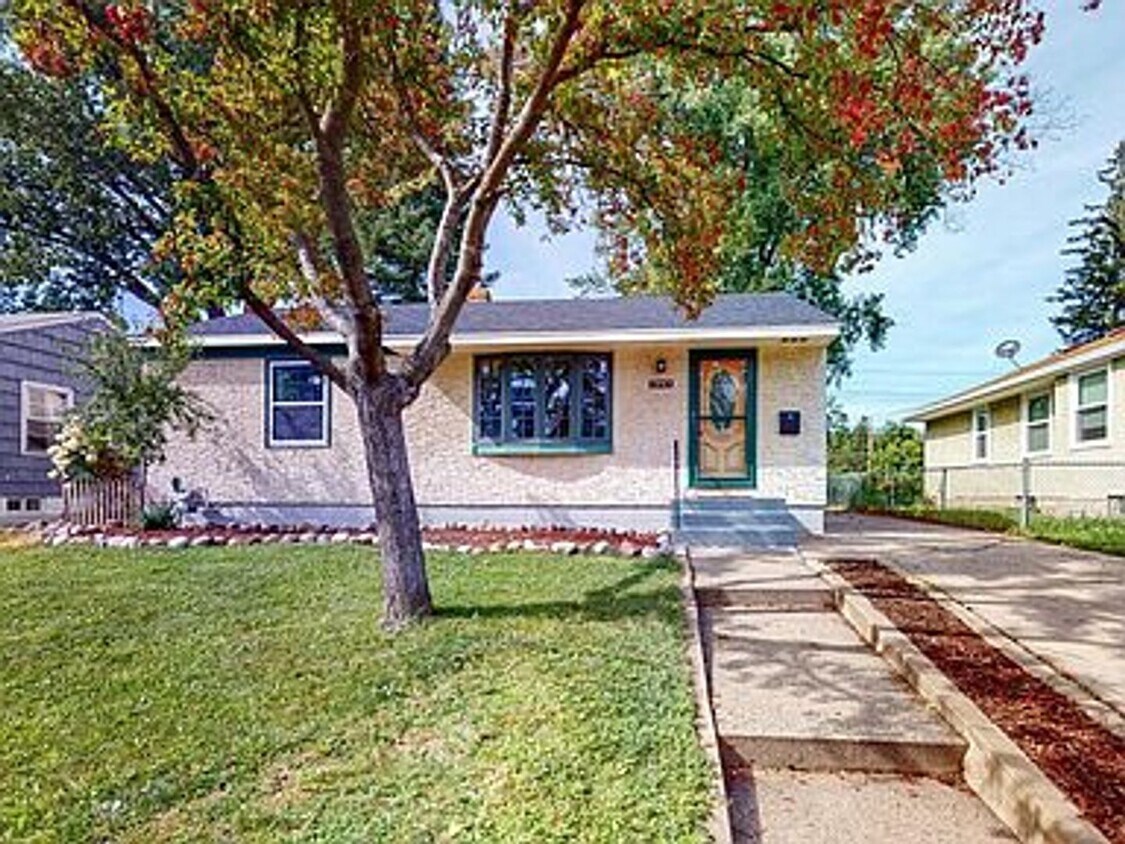 Primary Photo - South Highland Park Rambler - 3 blocks fro...