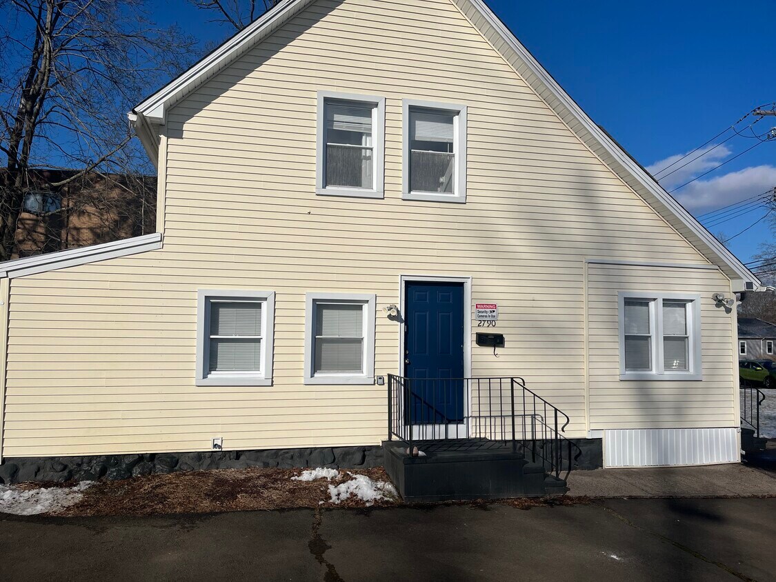 Primary Photo - 2790 Whitney Ave