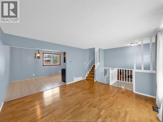 Building Photo - 5770 Queen Elizabeth Dr