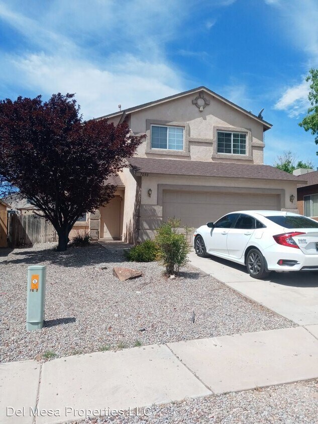 Foto principal - 4 br, 2.5 bath House - 7038 Labrador Dr. NE