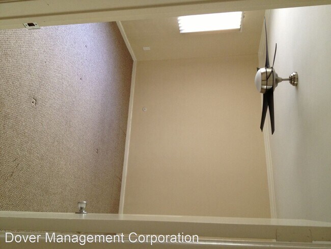 Building Photo - 3120 W Riverside Dr