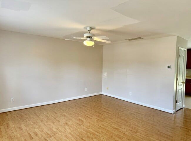 Building Photo - 90 Anna St