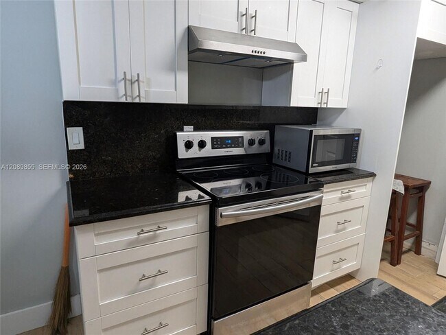Building Photo - 9999 Summerbreeze Dr