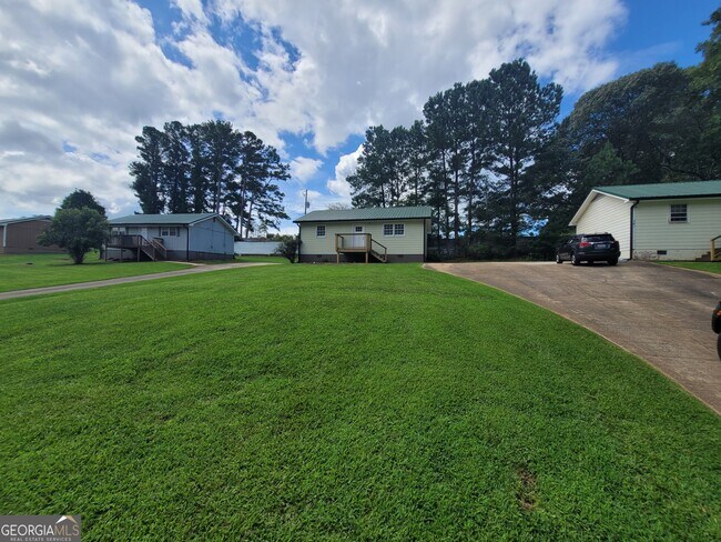 Foto del edificio - 351 Browns Rd