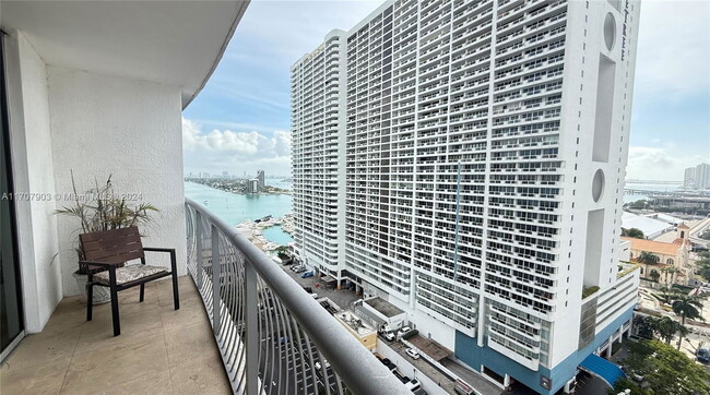 Foto del edificio - 1750 N Bayshore Dr