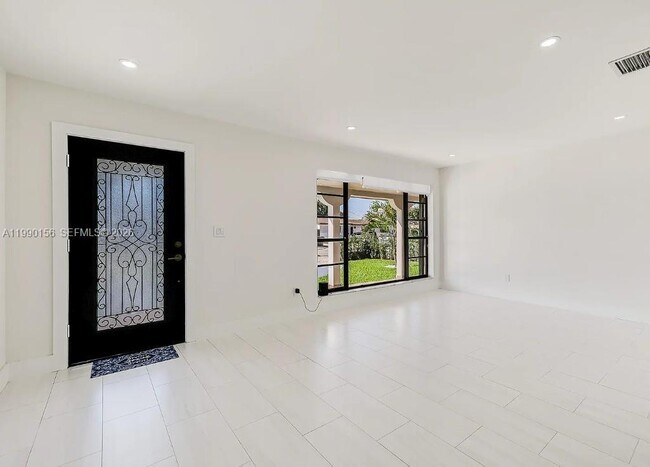 Foto del edificio - 865 W 72nd Pl
