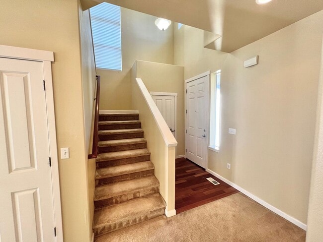 Building Photo - MOVE IN READY: 4bd 2.5ba 2,086 sq ft