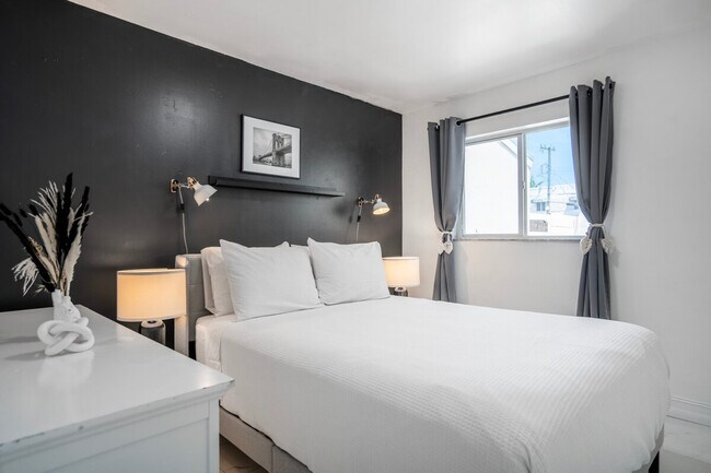 Building Photo - 422 NW 8th St