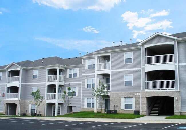 exterior de villa de viento de madera 2 - Woodwind Villa Apartments