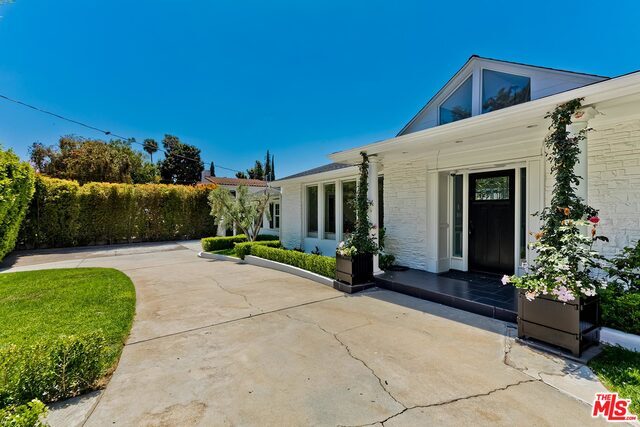 Foto del edificio - 1829 Coldwater Canyon Dr