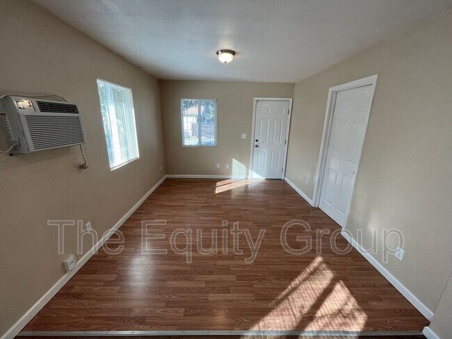 Building Photo - 70 E Yates Ave