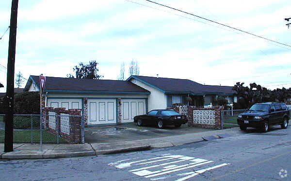 Building Photo - 32207 Seneca St