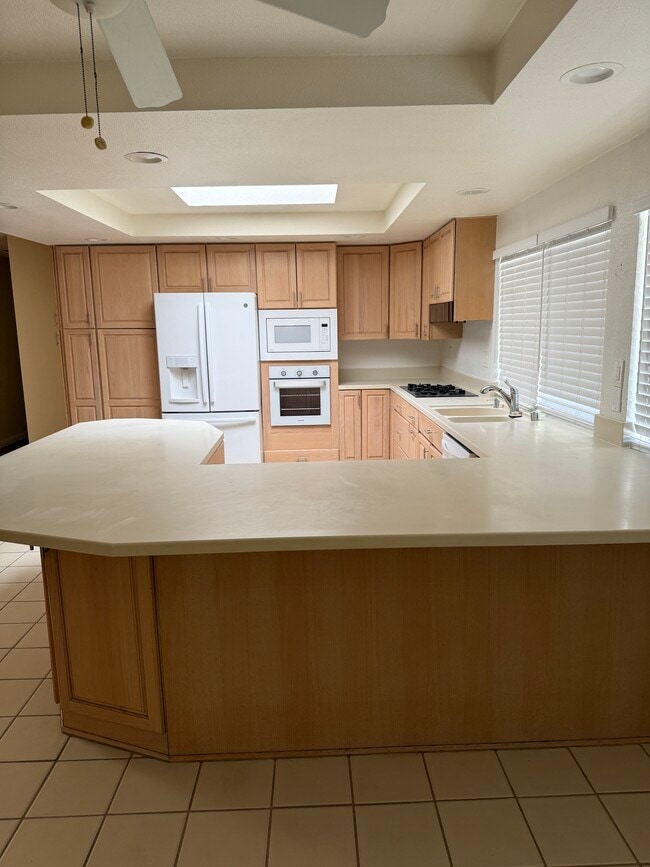 Building Photo - 569 Mundy Terrace