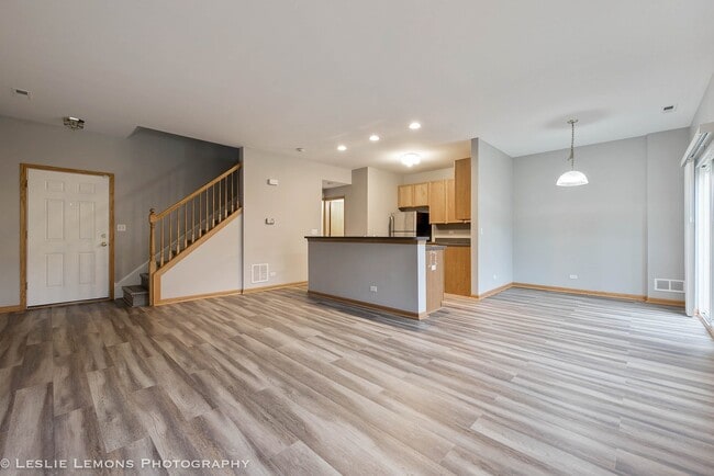 Building Photo - 4051 Blackstone Dr