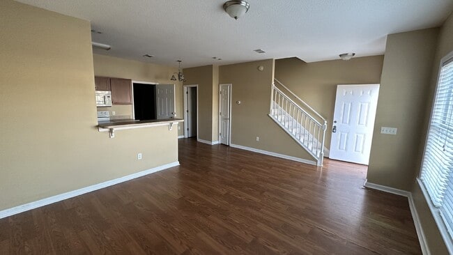 Building Photo - Townhouse for Rent