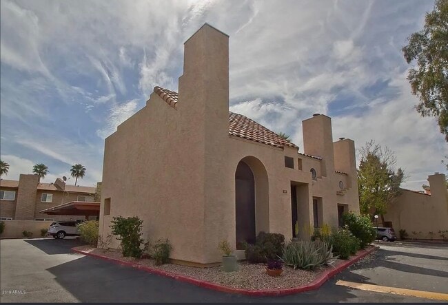 Building Photo - 1025 E Highland Ave