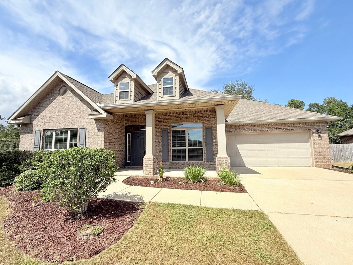 Foto principal - Spacious 5-Bedroom Home - Heart of Pace