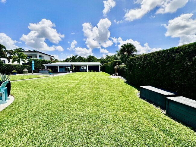 Foto del edificio - 7210 Seminole Dr